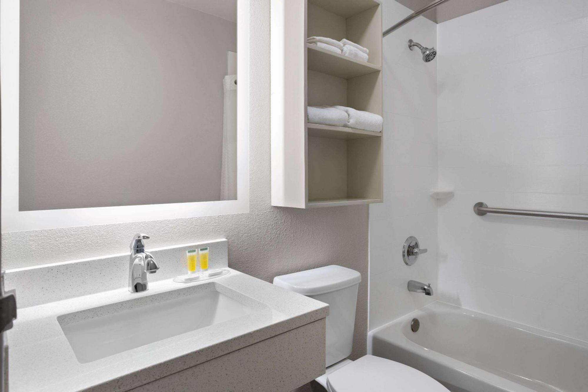 Microtel Inn By Wyndham Raleigh-Durham Airport Моррисвилл Экстерьер фото